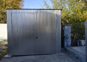 Garaże z blachy ocynkowej