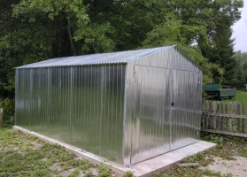 Garaże z blachy ocynkowej