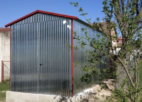 Garaże z blachy ocynkowej