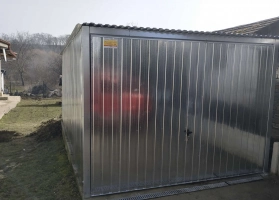 Garaże z blachy ocynkowej