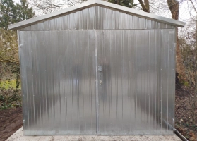 Garaże z blachy ocynkowej