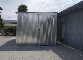 Garaże z blachy ocynkowej