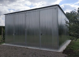 Garaże z blachy ocynkowej