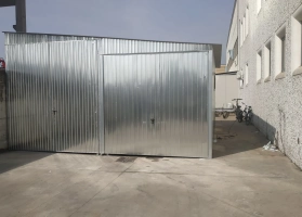 Garaże z blachy ocynkowej