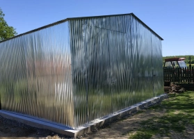 Garaże z blachy ocynkowej